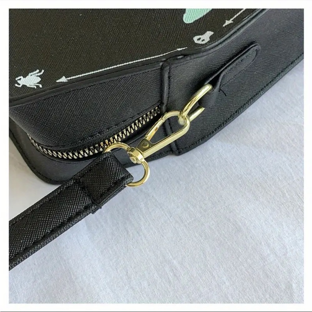 🆕 Tombstone - Coffin “Never Trust The Living” Crossbody Bag - Beetlejuice - Picture 8 of 16